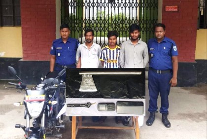 দিনাজপুরে ডাকাত দলের ৩ সদস্য আটক