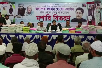 মেহেরপুরে ডেঙ্গু প্রতিরোধে মশারি বিতরণ 
