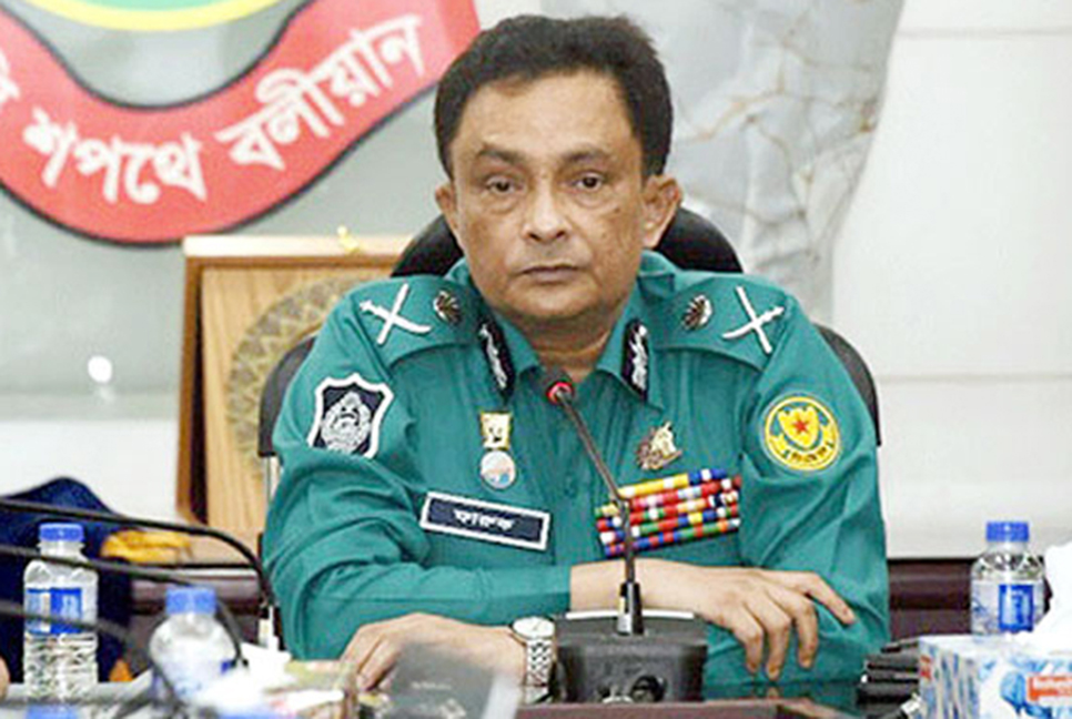 ধানমন্ডি-৩২ নম্বরে আর্চওয়ে ও মেটাল ডিটেক্টর দিয়ে চেক করে প্রবেশ করানো হবে