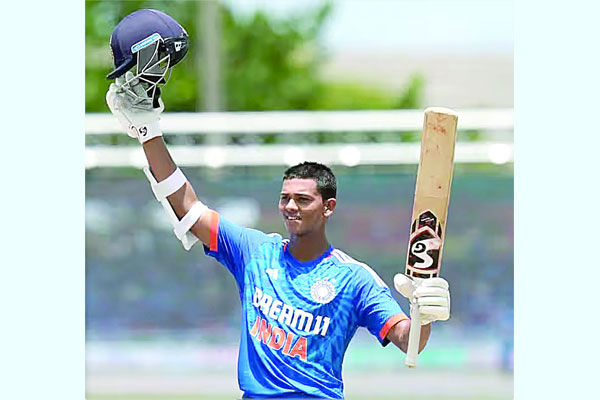 জয়সোয়ালের দুর্দান্ত ব্যাটিং