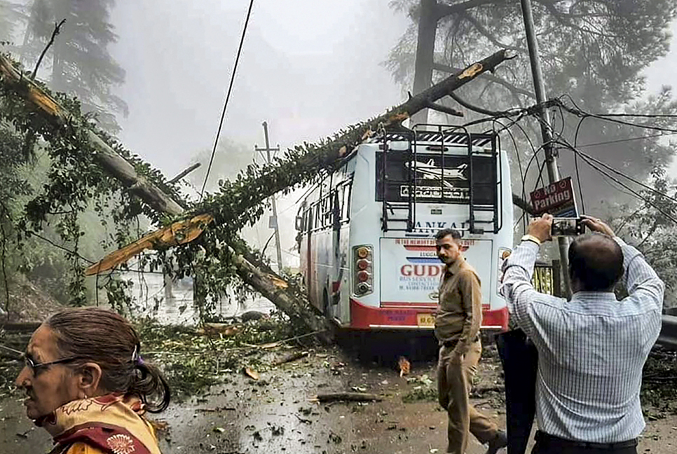 ভারী বৃষ্টিতে বিপর্যস্ত হিমাচল, নিহতের সংখ্যা বেড়ে ৩৩