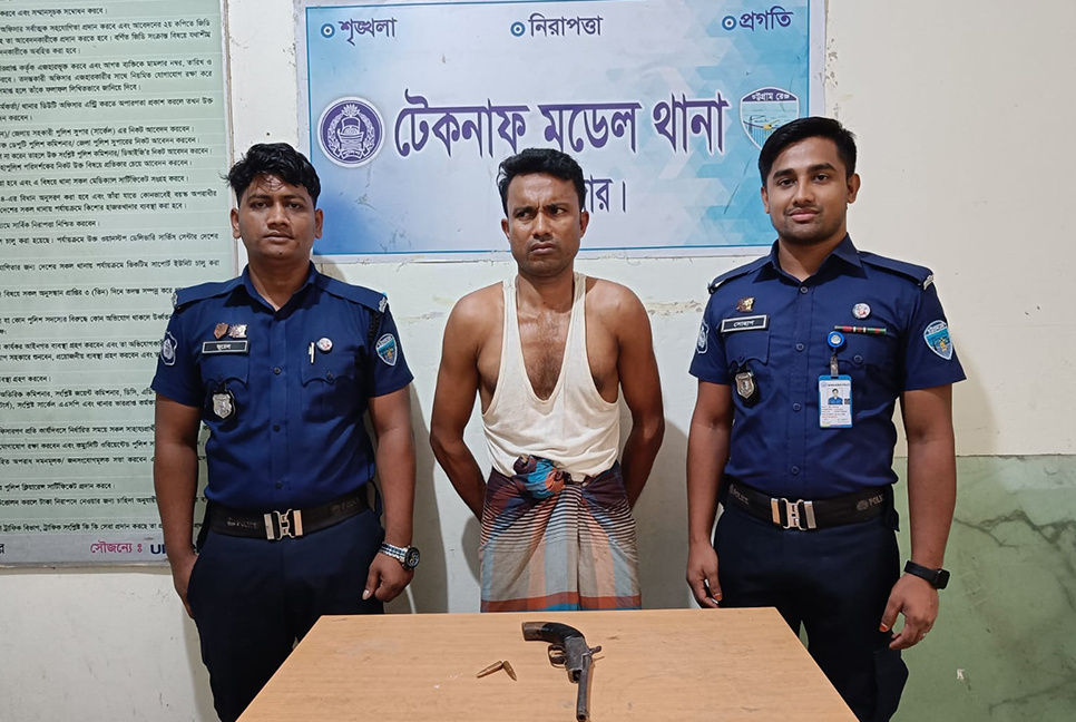 টেকনাফে অস্ত্র-গুলি উদ্ধার, গ্রেফতার ১