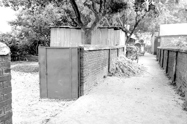 রেলওয়ের জায়গা দখলের হিড়িক