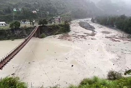 হিমাচলে ভারি বৃষ্টি ও ভূমিধসে ১৬ জনের মৃত্যু, বহু নিখোঁজ 

