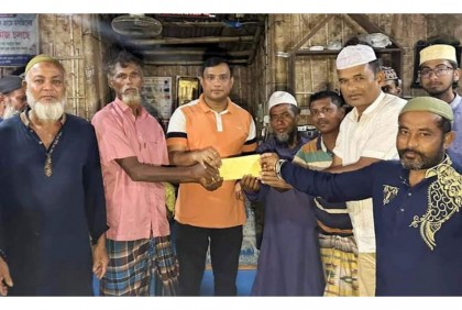 ঠাকুরগাঁওয়ে মসজিদের উন্নয়নের জন্য চেক প্রদান