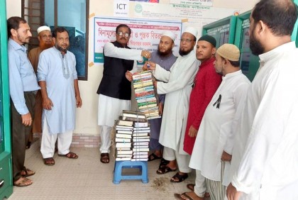 মৌলভীবাজারে পাঠাগারে বই বিতরণ