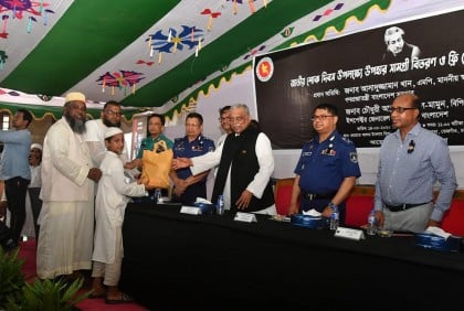 তেজগাঁওয়ে পুলিশের উদ্যোগে শিশুদের মাঝে উপহার সামগ্রী বিতরণ ও মেডিকেল ক্যাম্প 

