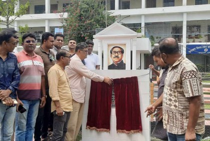 শোক দিকস উপলক্ষে বঙ্গবন্ধুর দৃষ্টিনন্দন ম্যুরাল উদ্বোধন
