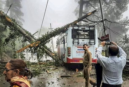 ভারী বৃষ্টিতে বিপর্যস্ত হিমাচল, নিহতের সংখ্যা বেড়ে ৩৩