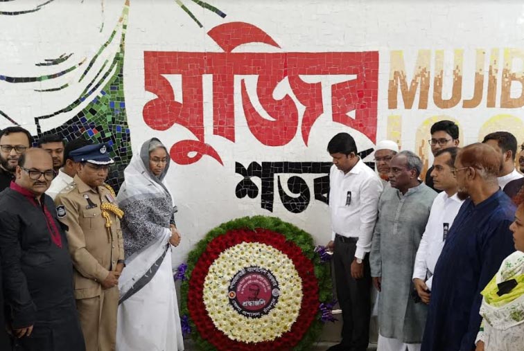 চাঁদপুরে জাতীয় শোক দিবসে শিক্ষামন্ত্রীর শ্রদ্ধা নিবেদন
