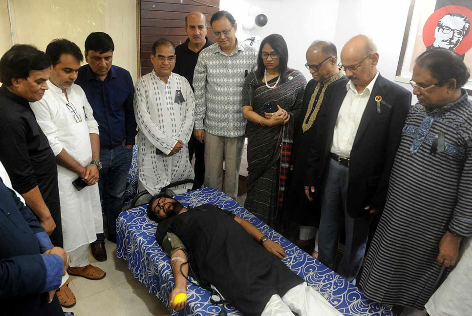 জাতীয় প্রেস ক্লাবে সাংবাদিকদের স্বেচ্ছায় রক্তদান