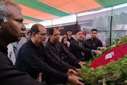 বঙ্গবন্ধুর প্রতিকৃতিতে বশেমুরবির শ্রদ্ধাঞ্জলি