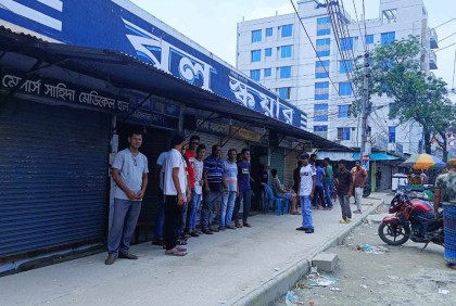 খুলনায় মেডিকেল শিক্ষার্থী-ব্যবসায়ী সংঘর্ষ, পাল্টাপাল্টি কর্মসূচিতে উত্তেজনা