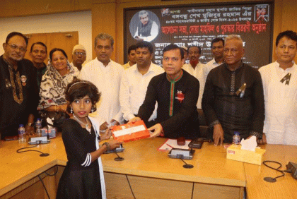 'জাতির পিতার জন্মই হয়েছিল মানুষের উপকারের জন্য'