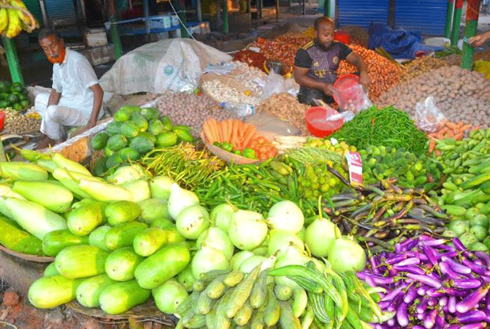 বগুড়ায় হাত বদল হলেই দিগুণ সবজির দাম