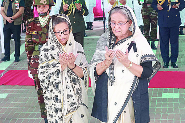 শোক ও শ্রদ্ধায় জাতির পিতাকে স্মরণ