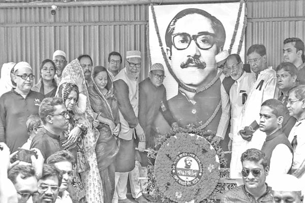 শোক শ্রদ্ধায় সারা দেশে বঙ্গবন্ধুকে স্মরণ