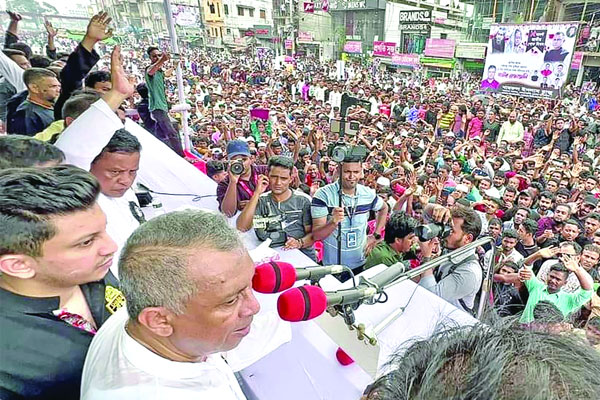 নোয়াখালীতে এমপি একরাম চৌধুরীর নেতৃত্বে শোকর‌্যালি