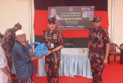 টেকনাফে দুস্থদের মাঝে খাদ্য সামগ্রী বিতরণ
