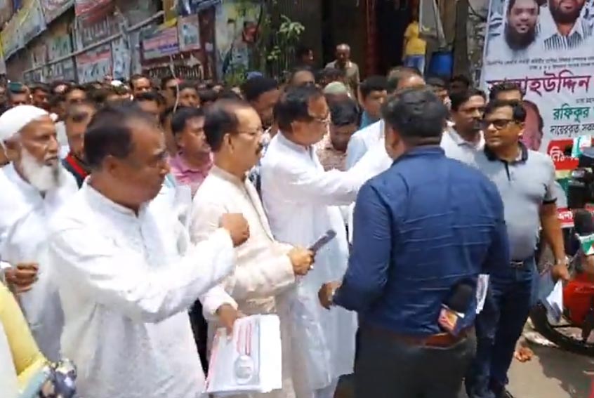নয়াপল্টনে বিএনপির লিফলেট বিতরণ