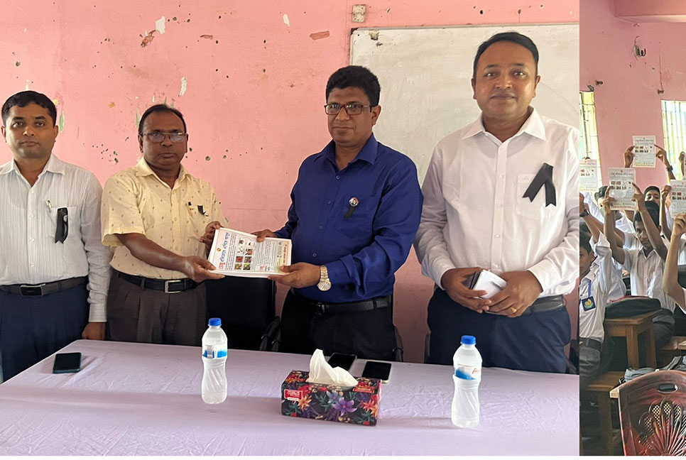 
বরিশালে ডেঙ্গু প্রতিরোধে লিফলেট বিতরণ 