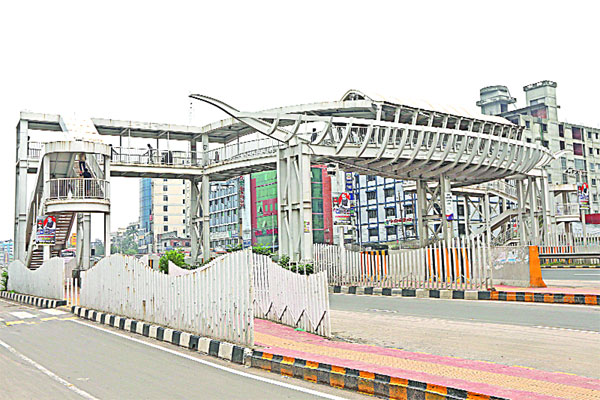 নৌকার আদলে ফুটওভার ব্রিজ