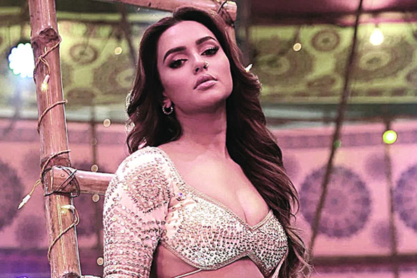 যেমন আছেন নুসরাত ফারিয়া