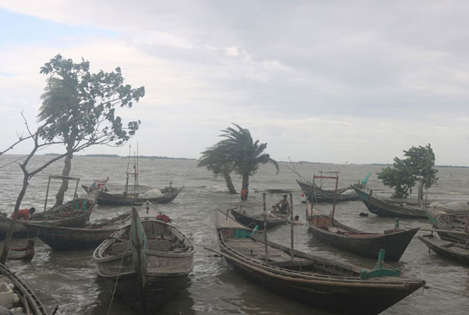 বরিশালে ৭ নদীর পানি বিপৎসীমার ওপরে