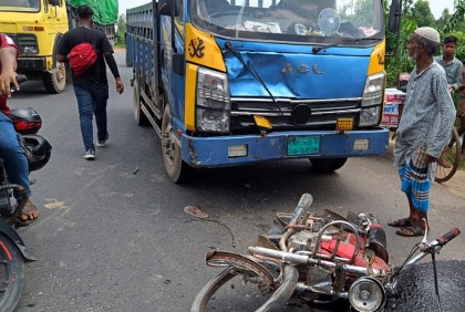 ঘোড়াঘাটে ট্রাক-মোটরসাইকেল সংঘর্ষে নিহত-২