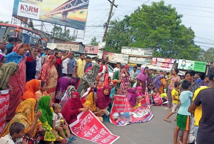 যুবলীগ নেতাকে হত্যা চেষ্টাকারীদের গ্রেফতারের দাবিতে অবরোধ