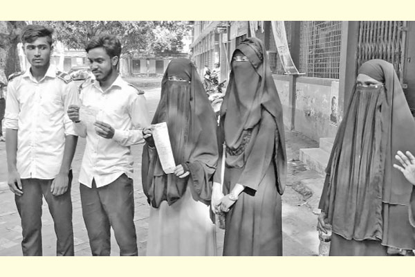 বগুড়ায় এইচএসসি পরীক্ষা দিতে পারেননি ২০ শিক্ষার্থী