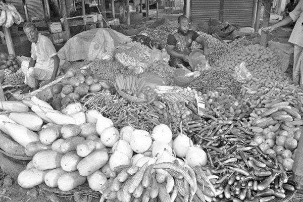 হাত বদলেই দ্বিগুণ সবজির দাম