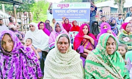 সেলাইয়ের ফোঁড়ে স্বপ্ন বুনতে প্রস্তুত হচ্ছেন গ্রামীণ নারীরা