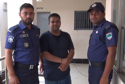 সাতক্ষীরায় ৭টি স্বর্ণের বারসহ চোরাকারবারি গ্রেফতার