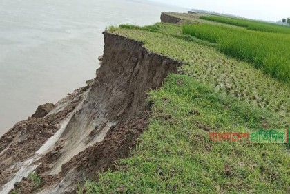 চাঁপাইনবাবগঞ্জের নদীগুলোতে বাড়ছে পানি, ভাঙন শুরু