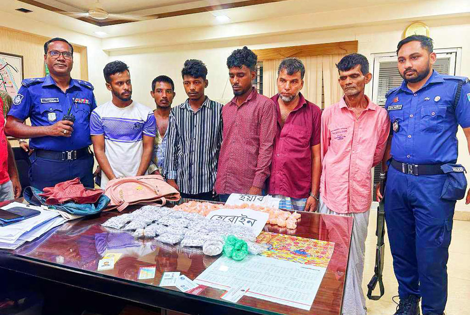 সিদ্ধিরগঞ্জে বিপুল ইয়াবা ও হেরোইনসহ ৬ মাদক কারবারি গ্রেফতার