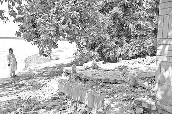 আলফাডাঙ্গায় মধুমতীর ভাঙন