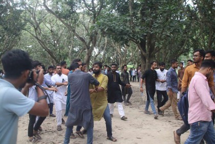অনুষ্ঠানে ইবি ছাত্রলীগের মারামারি