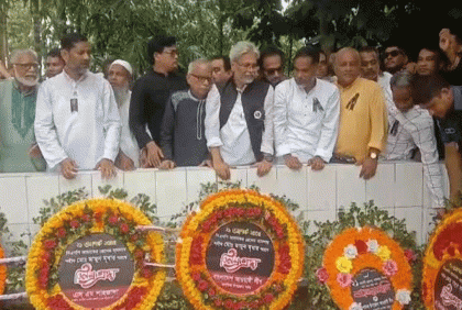 ২১ আগস্ট গ্রেনেড হামলায় নিহত মামুনের কবরে শ্রদ্ধা