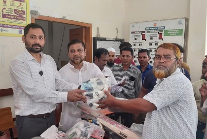 চরভদ্রাসনে ক্রীড়া সামগ্রী প্রদান