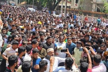 রাজধানীতে সম্রাটের শোডাউন

