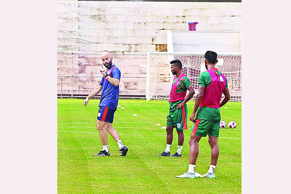 কিংস অ্যারিনায় ক্লোজ ডোর অনুশীলন