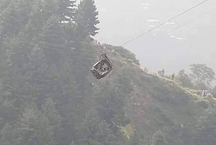 পাকিস্তানে কেবল কারে আটকে পড়েছ শিশুসহ ৮ জন
