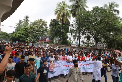 সর্বজনীন পেনশন ব্যবস্থার জন্য প্রধানমন্ত্রীকে অভিনন্দন জানিয়ে স্বেচ্ছাসেবক লীগের মিছিল