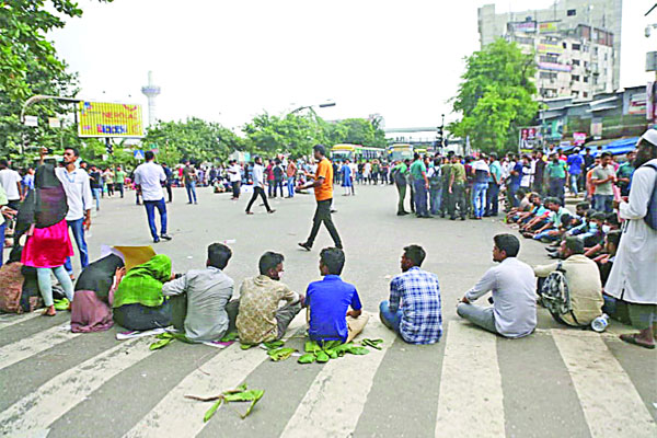 আলটিমেটাম দিয়ে নীলক্ষেত ছাড়ল শিক্ষার্থীরা