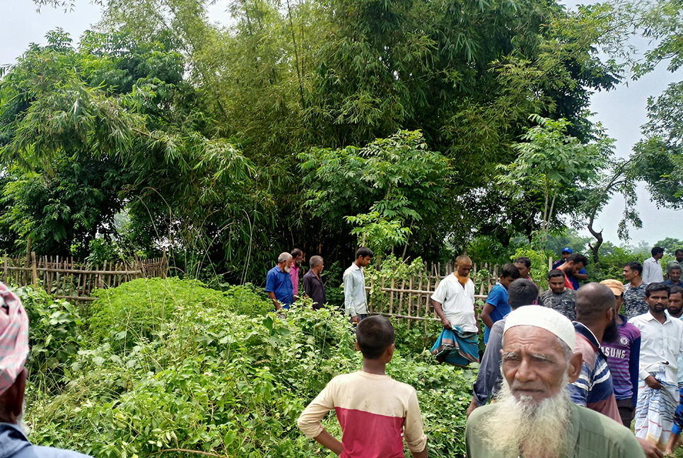 কবরস্থান থেকে ৭টি কঙ্কাল উধাও!