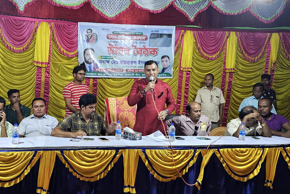 
ঠাকুরগাঁওয়ে সরকারের উন্নয়নের বার্তা নিয়ে উঠান বৈঠক