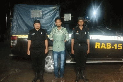 টেকনাফে ইয়াবাসহ মাদক কারবারি আটক