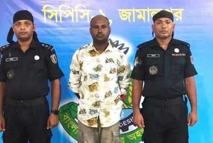 শেরপুর সীমান্ত থেকে ভারতীয় মদসহ কারবারি গ্রেফতার 