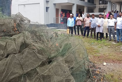 বাউফলে অবৈধ জাল পুড়িয়ে ধ্বংস